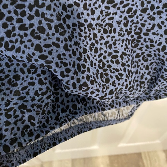 Cropped Cheetah Print Blouse - Picture 3 of 5